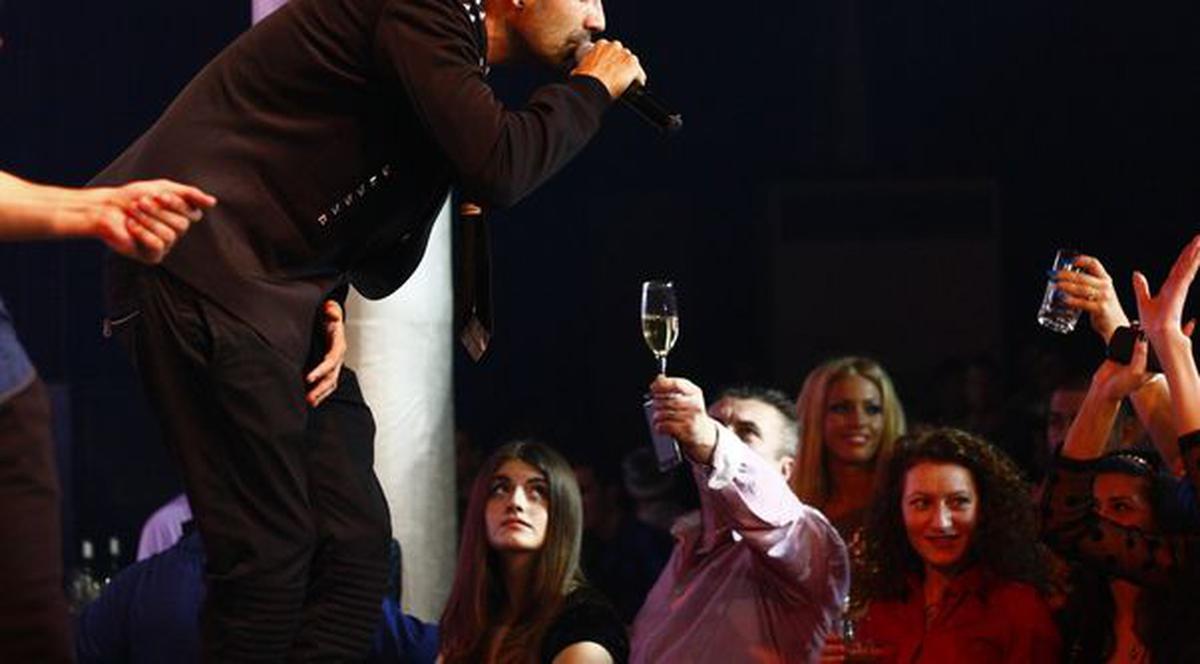 Connect-R a înnebunit modelele, în club