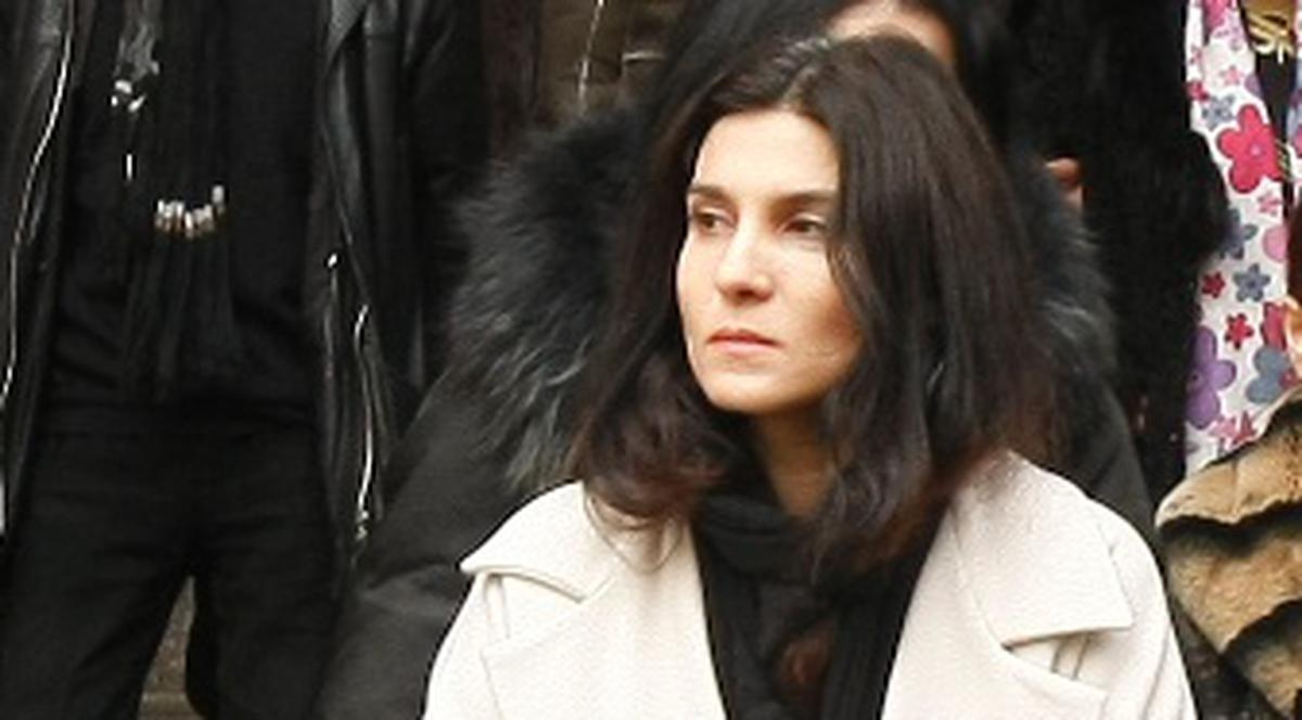 MISTERUL PALTONULUI ALB al soţiei lui Sergiu Nicolaescu şi al MESAJULUI de pe coroană a fost DEZLEGAT!