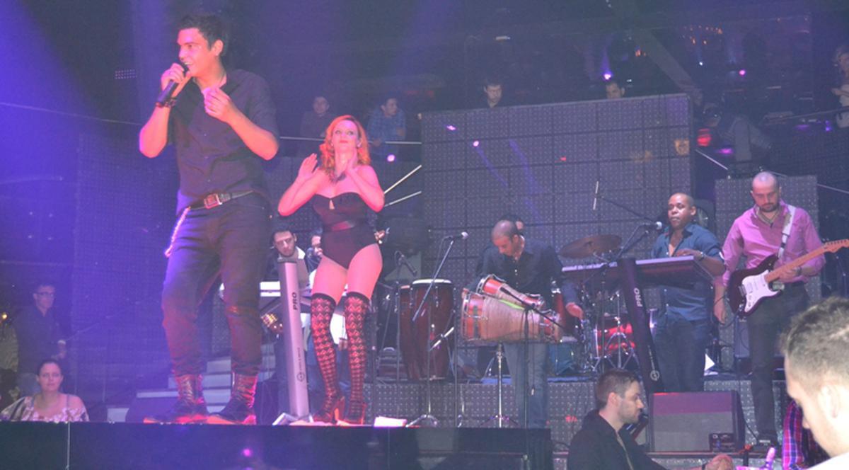 Fetele au fost în extaz la concertul lui Alejandro Martinez 