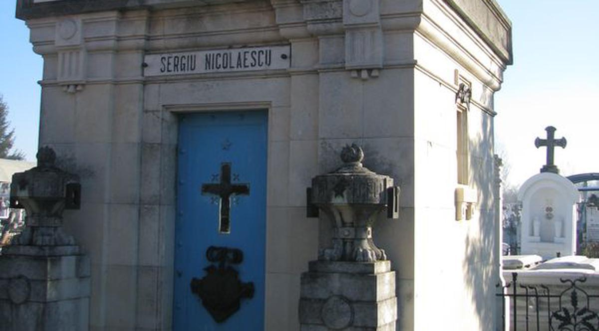 Înainte să moară, Sergiu Nicolaescu a mers să aprindă lumânări la mormintele părinţilor