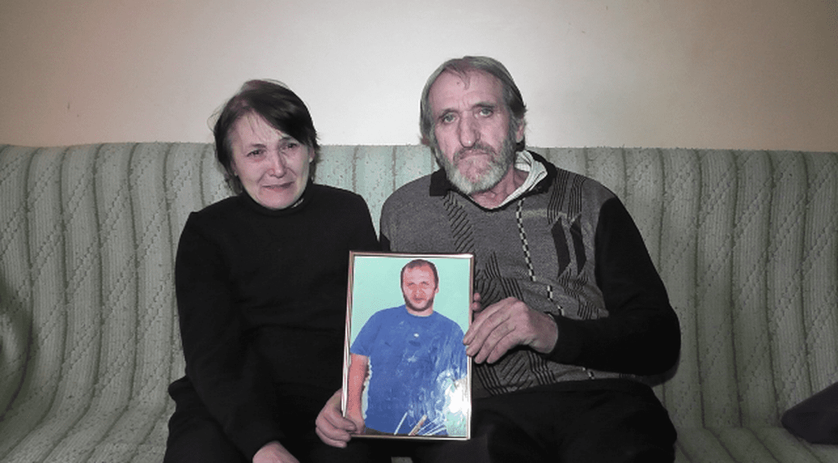 Le-a murit fiul în Spania, dar nu au bani să-l aducă în ţară