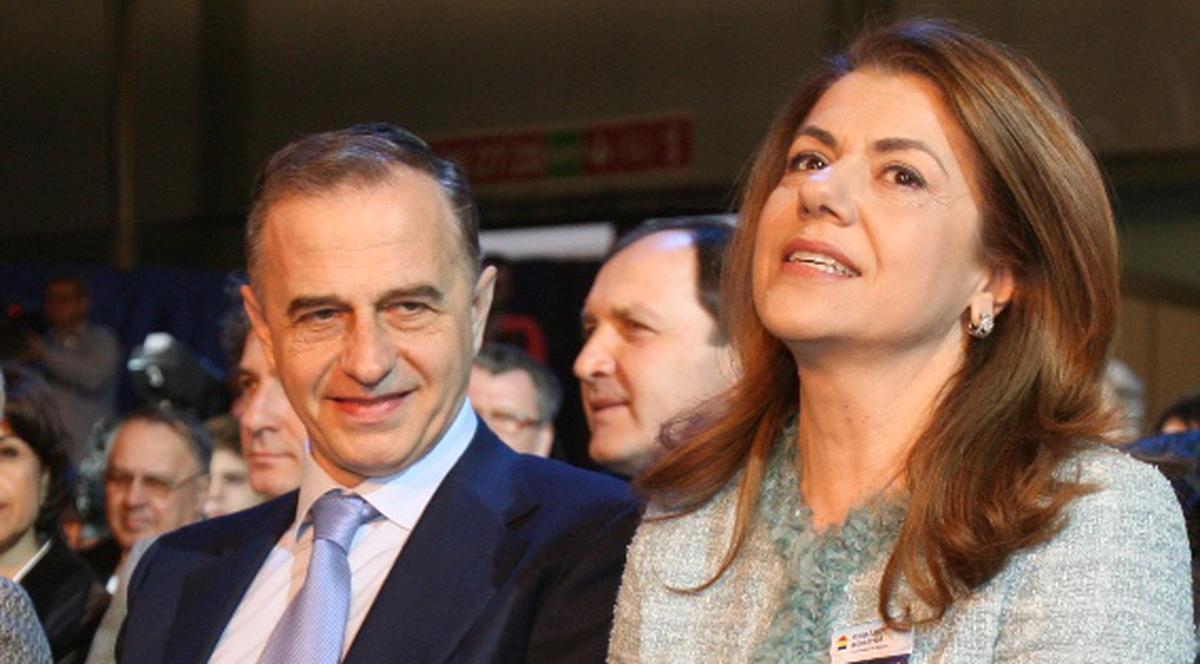 Mircea Geoană, DEZVĂLUIRI INEDITE: "Soţia mea făcea mărţişoarele, eu le vindeam în colţ la Universitate"