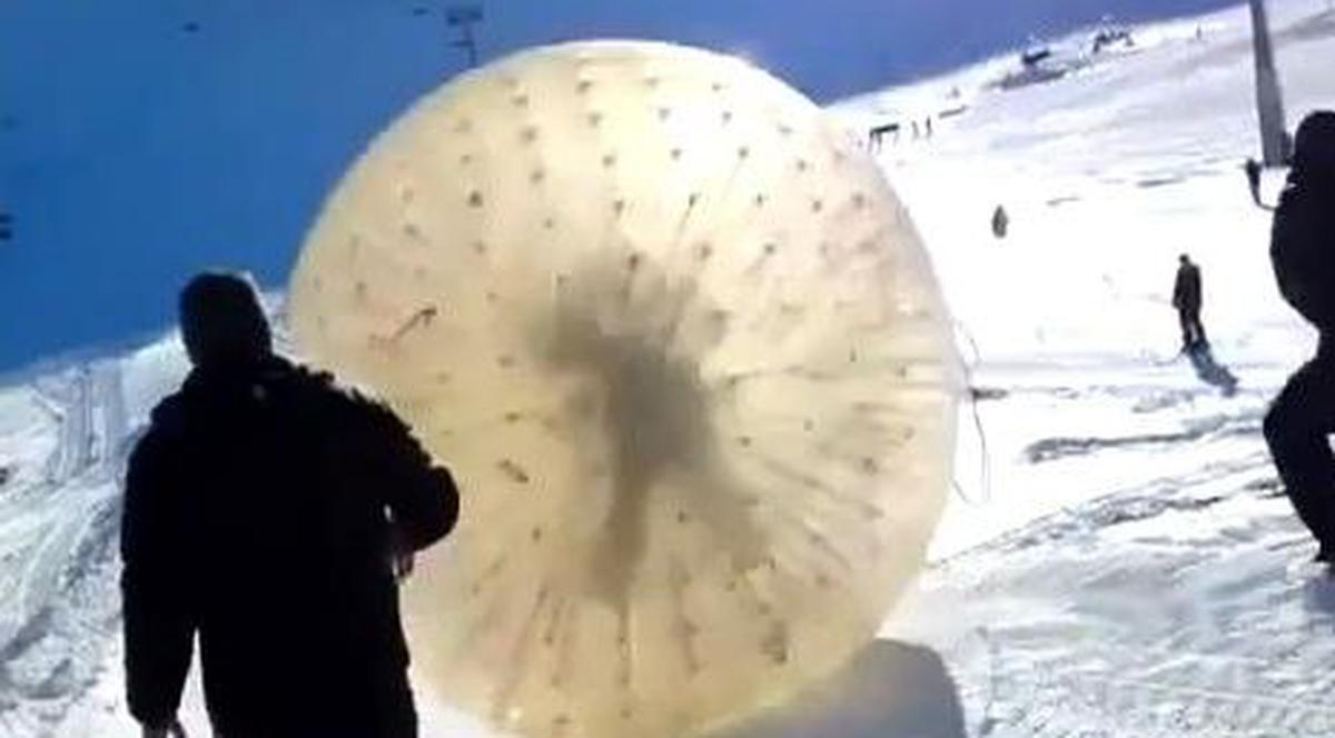 Un tânăr a murit stupid într-un accident de zorbing | VIDEO INCREDIBIL