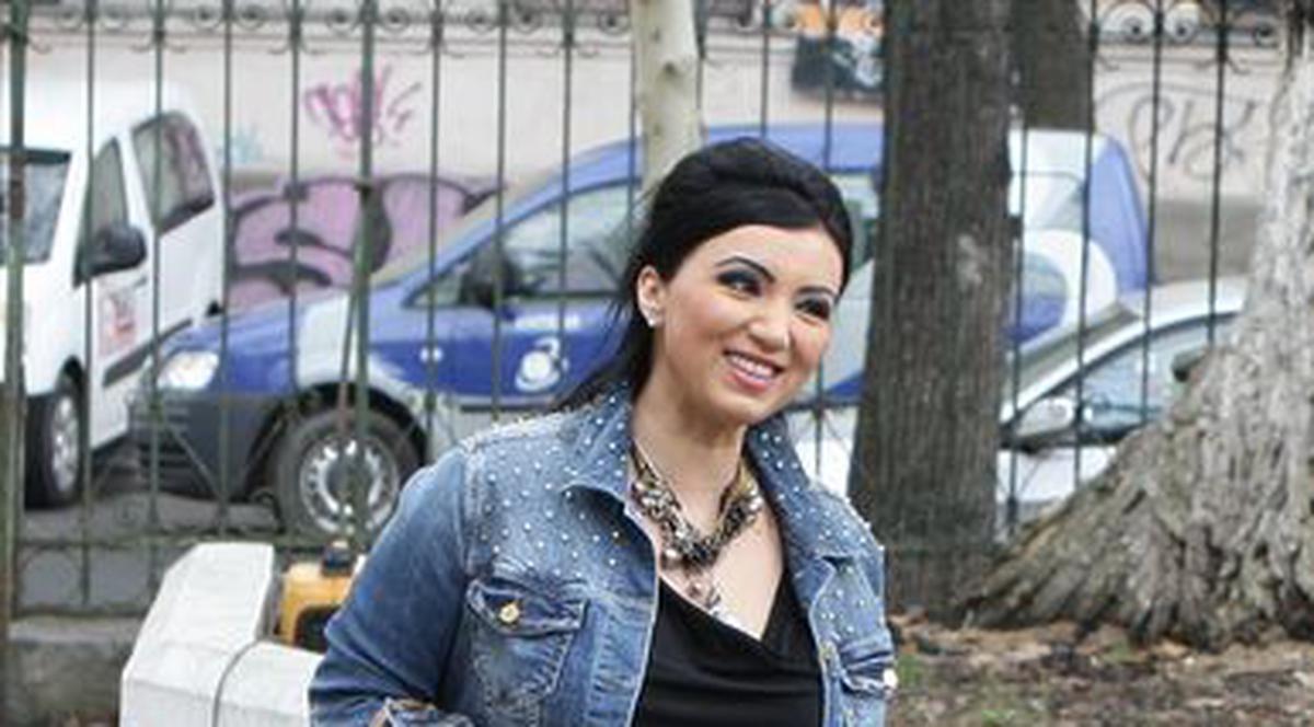 Vrei să ştii câţi bani a luat Adriana Bahmuţeanu pentru reclama la tigăi? Ascultă chiar din gura ei! | VIDEO