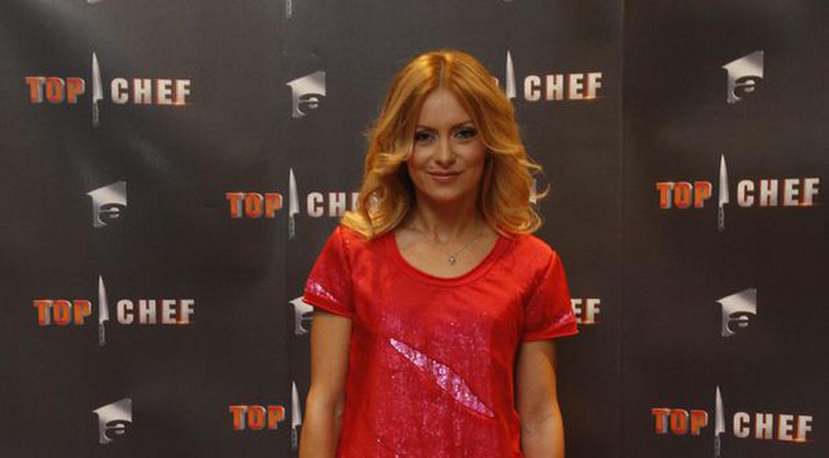 Vrei să ştii ce salariu are Simona Gherghe? Uite cât încasează blonda, dar şi alte vedete din România!