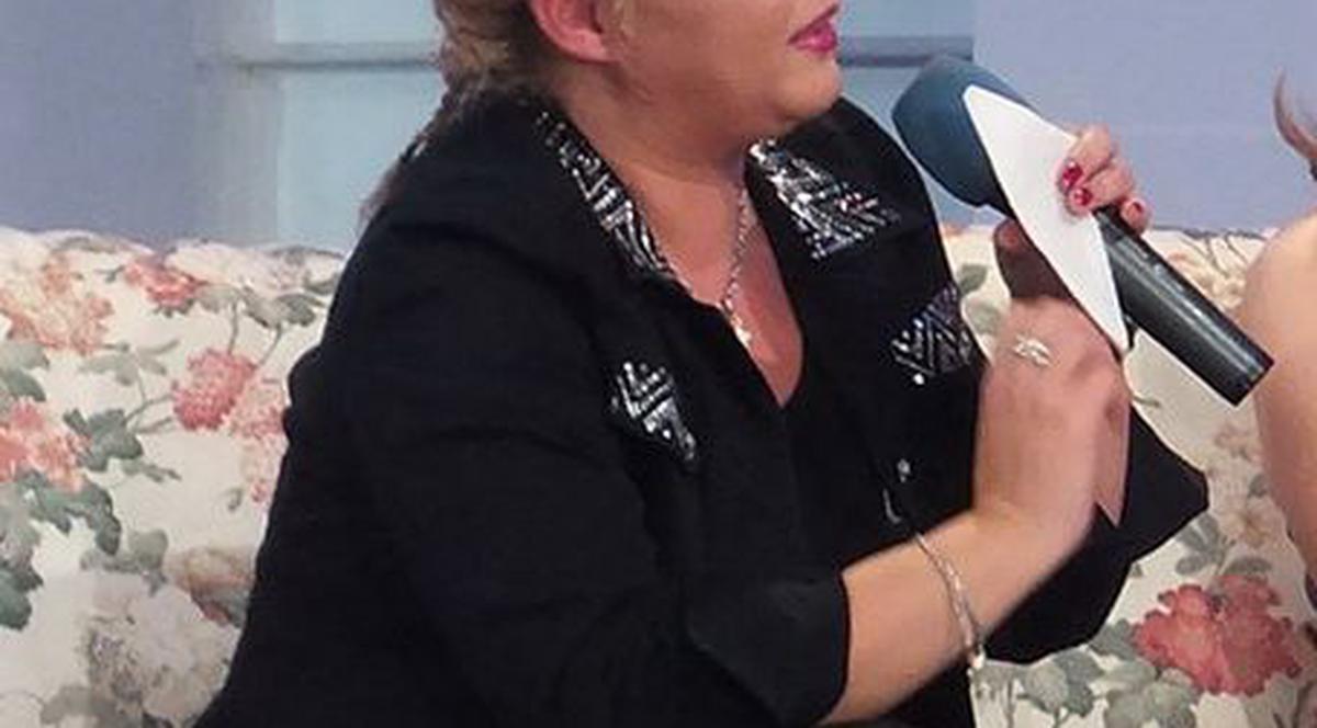 Minodora a pus un PARIU INEDIT cu Măruţă: "Eu pot să dau 15 ture de teren fără oprire". Vezi pe ce au pus rămăşag şi ce va păţi Măruţă dacă va pierde!