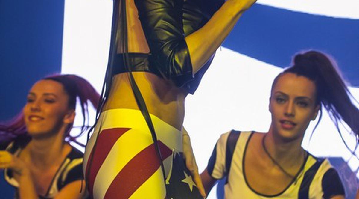 Lora a defilat, în premieră, pe podium şi a cântat alături de... modele cunoscute de la noi | FOTO