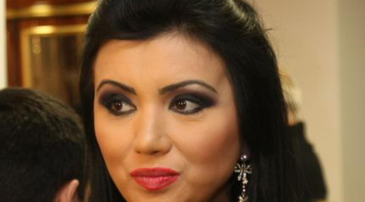 ADRIANA BAHMUŢEANU a PLÂNS ÎN HOHOTE, în direct LA TV