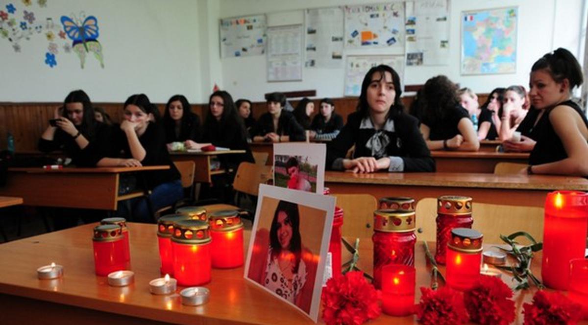 Ucigaşul fetei înjunghiate şi incendiate în plină stradă făcuse o obsesie pentru victima sa