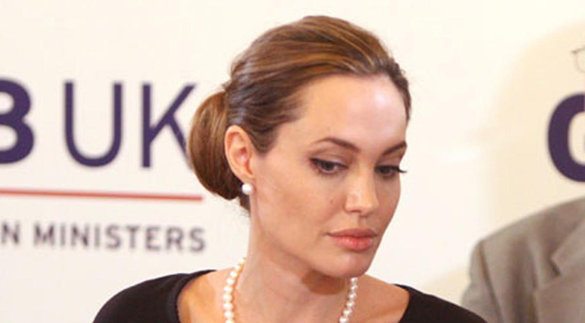 TRAGEDIE în familia ANGELINEI JOLIE. Actriţa este ÎN DOLIU