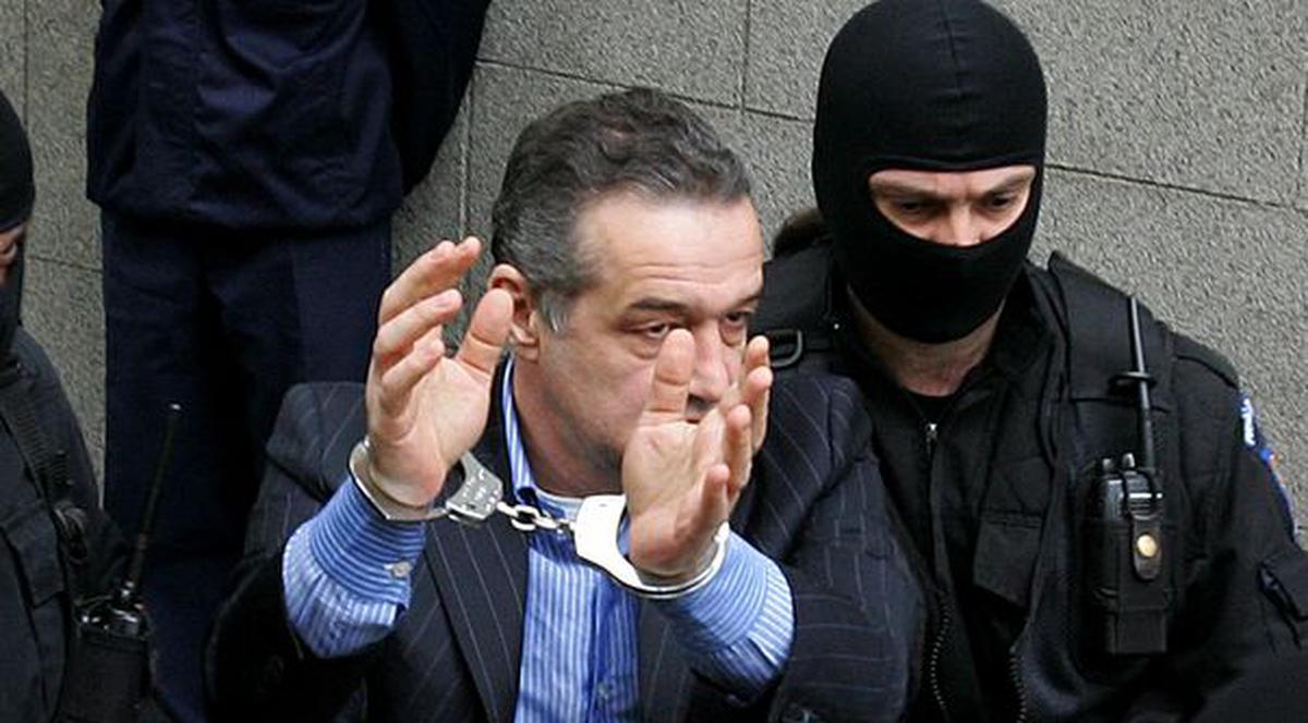 ISTERIE pe net PRO ŞI CONTRA GIGI BECALI