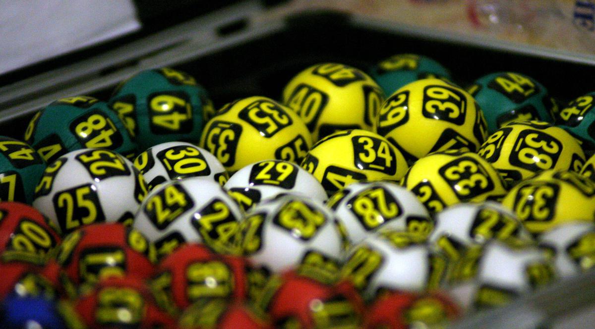 Un bărbat a găsit după un an biletul la loto în valoare de un milion de dolari