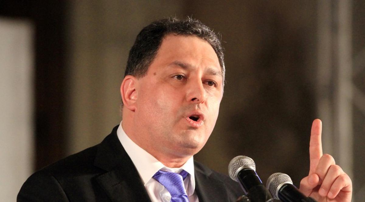 Vanghelie, MEREU SURPRINZĂTOR: "Fac studii gramaticale, fac şi limba engleză, fac şi franceză şi thailandeză, fac şi masaje, fac de toate"