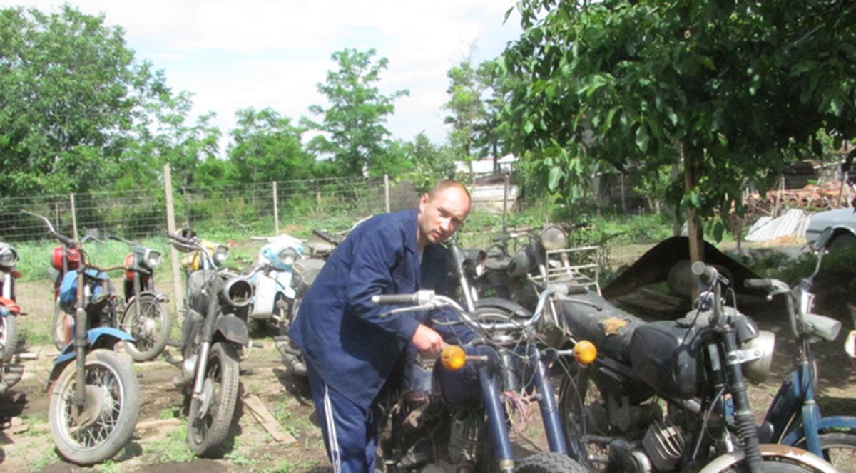 Un gălăţean şi-a umplut curtea cu 72 de motociclete