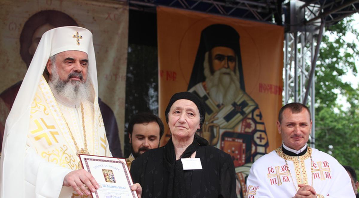 MAMA lui BECALI, DECORATĂ de Patriarhul Bisericii Ortodoxe Române