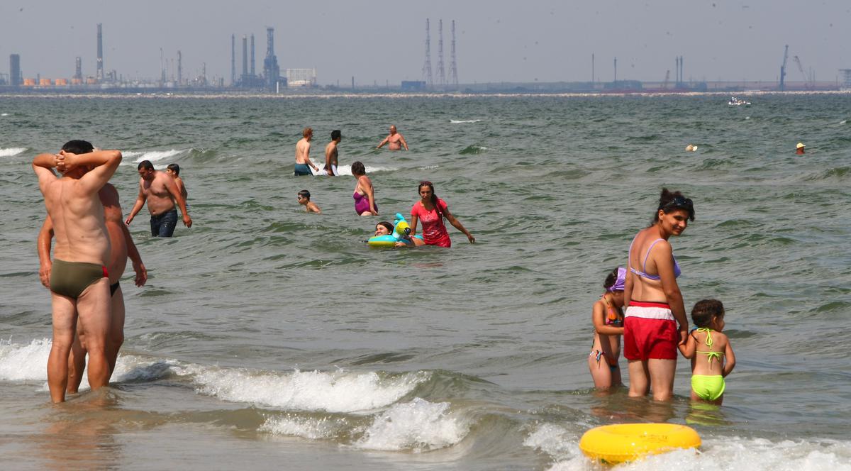 ROMII LA PLAJĂ. Uite CUM MERG femeile lor SĂ SE "BRONZEZE" | FOTO ÎN ARTICOl