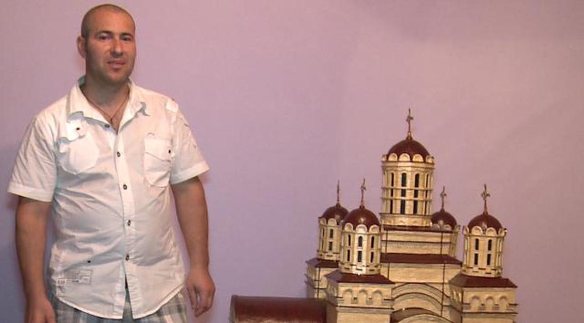 Uite ce minunăţii construieşte un tânăr din Oneşti din beţe de chibrituri