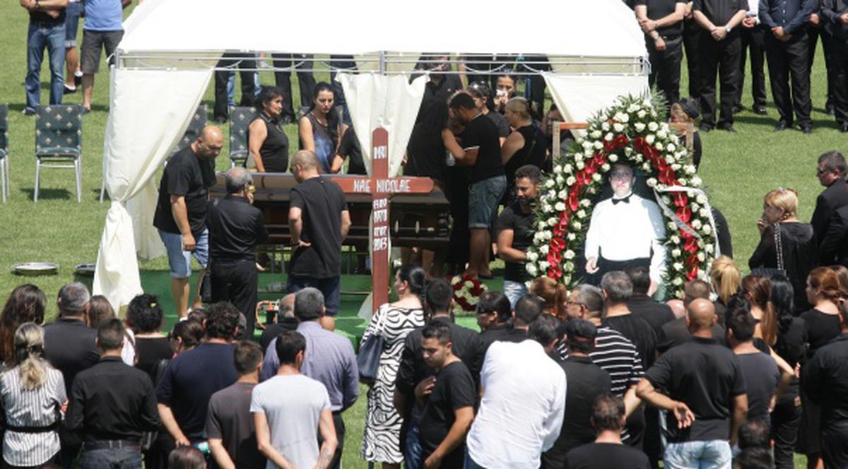 UPDATE | ADI MINUNE, FLORIN SALAM, SORINEL COPILUL DE AUR şi FANE SPOITORU, prezenţi la ÎNMORMÂNTAREA FASTUOASĂ A MILIONARULUI NAE NICOLAE