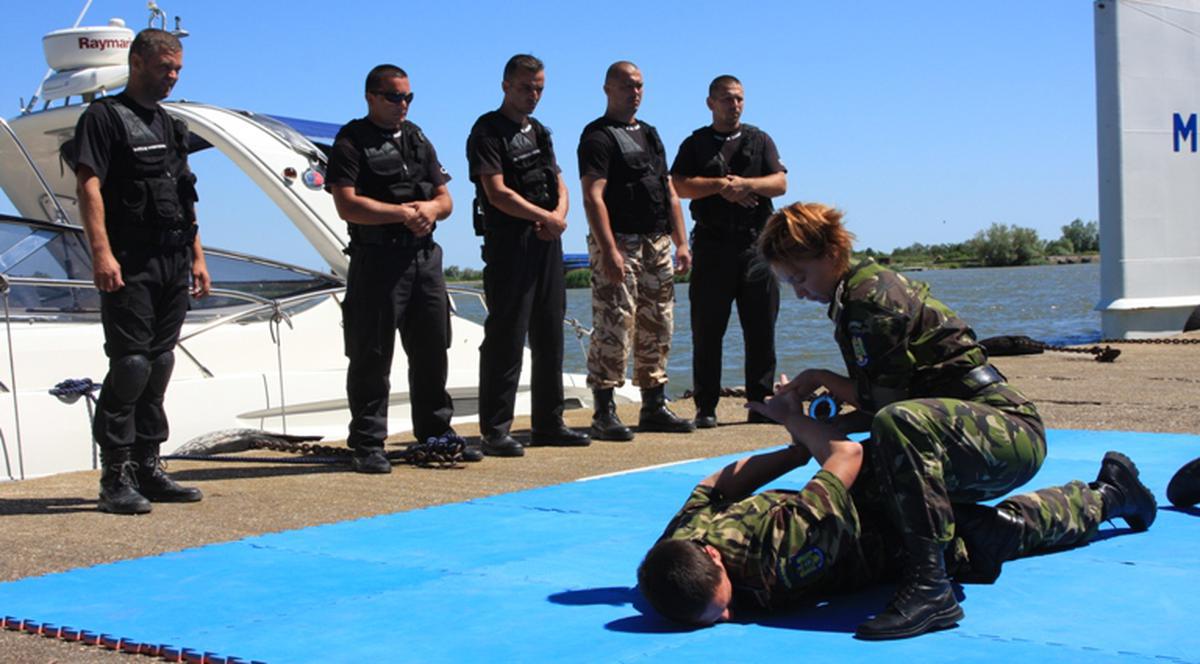 Doi soţi au ajuns din campioni mondiali la karate poliţişti de frontieră la Sulina 