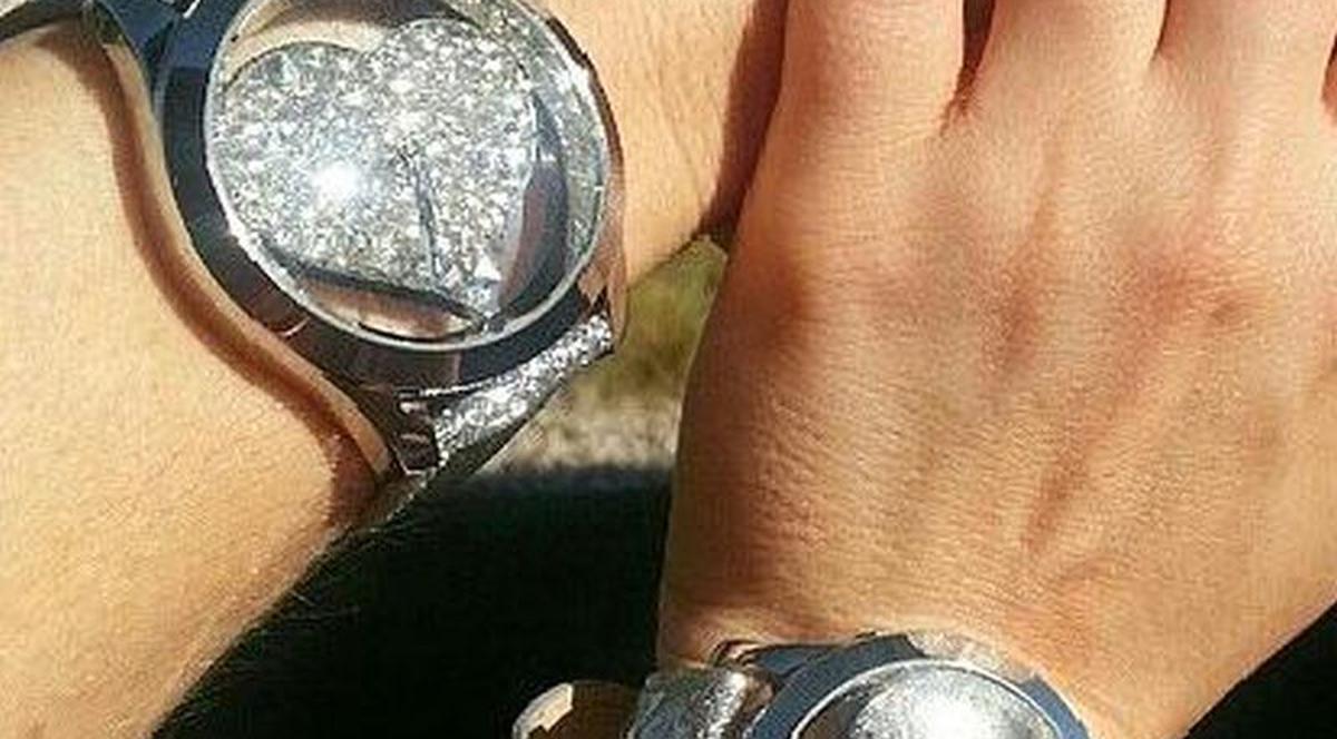 CEASURI ca ale LOR nu mai are NIMENI!! CE VEDETE se laudă cu ACESTE KITSCHURI pe INTERNET!