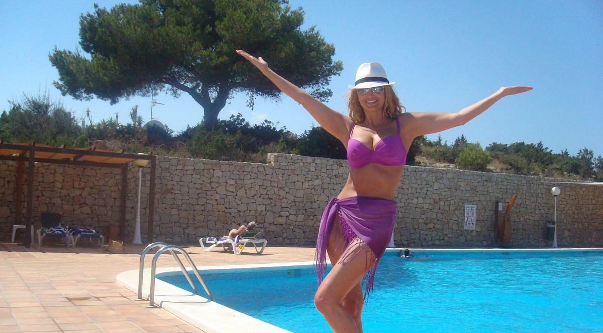 Julia Jianu şi-a sarbatorit ziua de naştere în Ibiza!