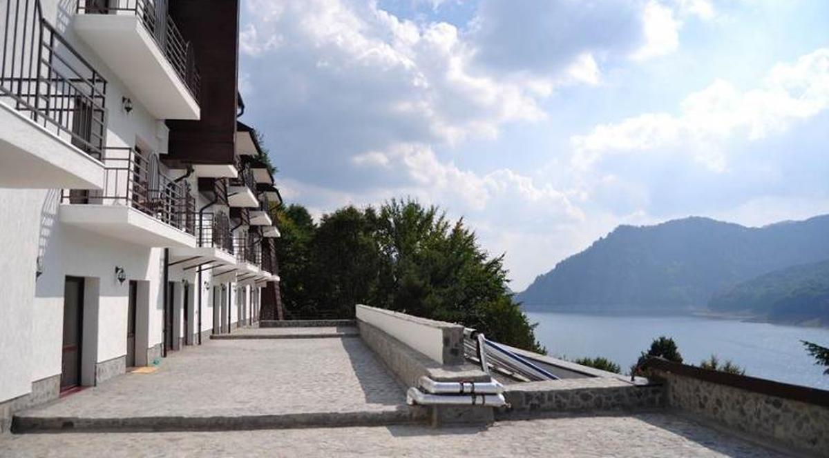 EXCLUSIV | ACESTA ESTE CUIBUŞORUL UNDE AU PETRECUT NOAPTEA MĂDĂLINA GHENEA ŞI GERARD BUTLER! VEZI ce planuri au pentru restul VACANŢEI! 