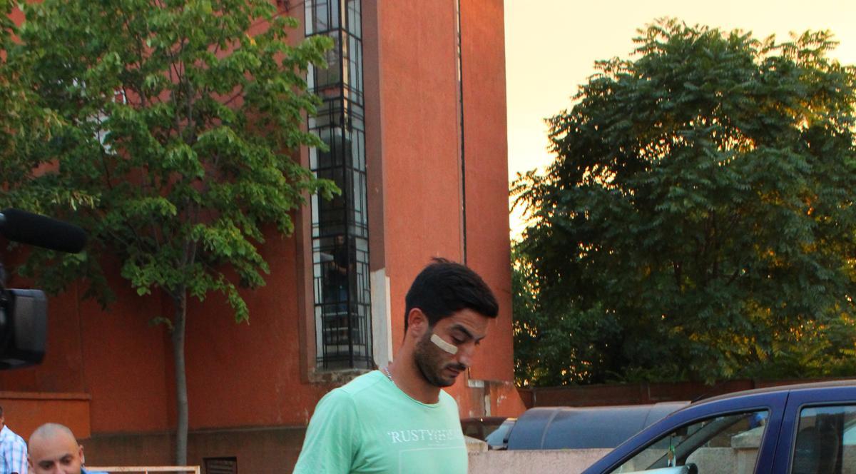 Fotbalist din România, călcat în picioare de gorilele lui Radu Mazăre