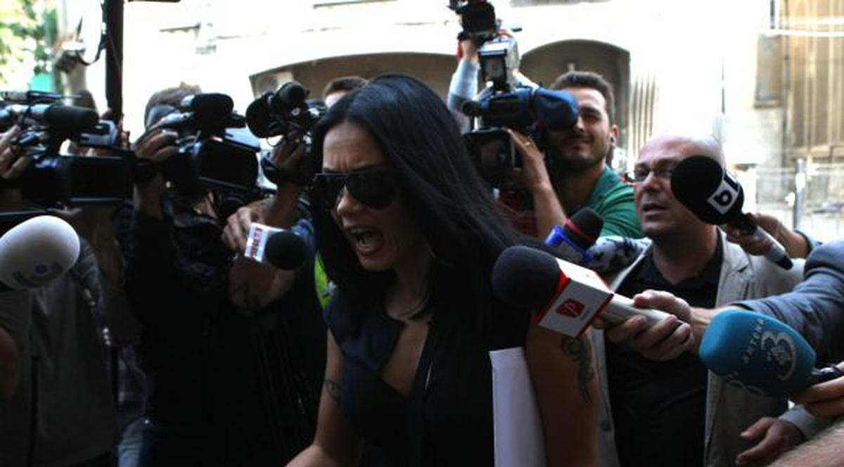 LIPSĂ DE RESPECT? Uite cum s-a prezentat Oana Zăvoranu în faţa procurorilor DNA! FOTO