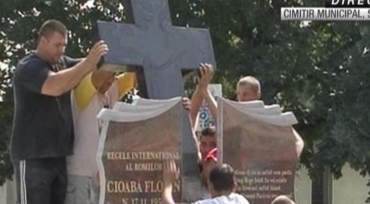 MESAJ EMOŢIONANT ÎN VERSURI scris de familie pe crucea "Regelui" Cioabă! FOTO