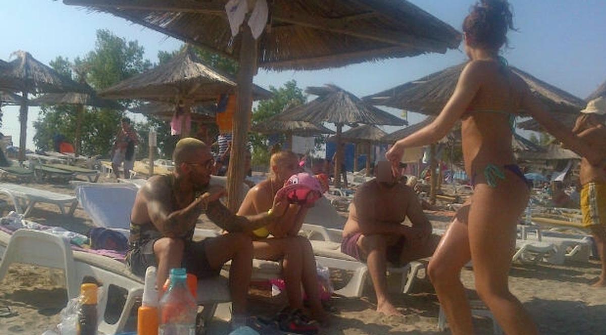 IMAGINILE CARE LE-AR PUTEA ÎNFURIA ŞI PE ANTONIA, ŞI PE SOŢIA LUI VELEA. ALEX, cine e blonda MISTERIOASĂ de lângă tine?