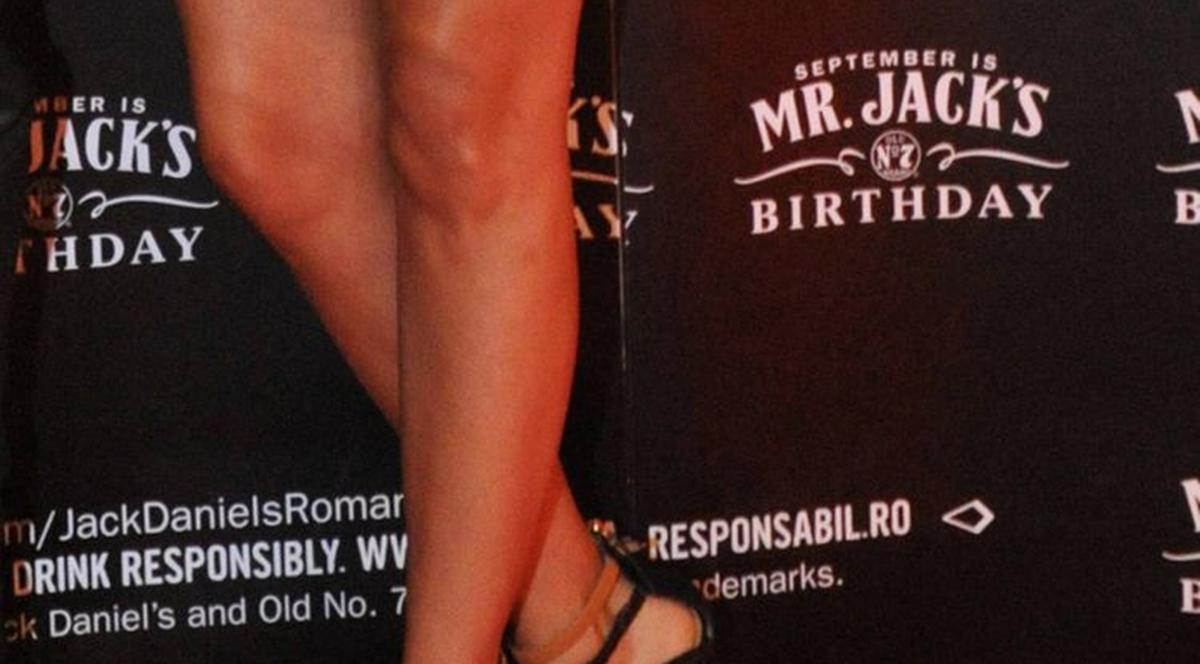 O VEDETĂ GRAVIDĂ, prima şi ultima ieşire în club din timpul sarcinii