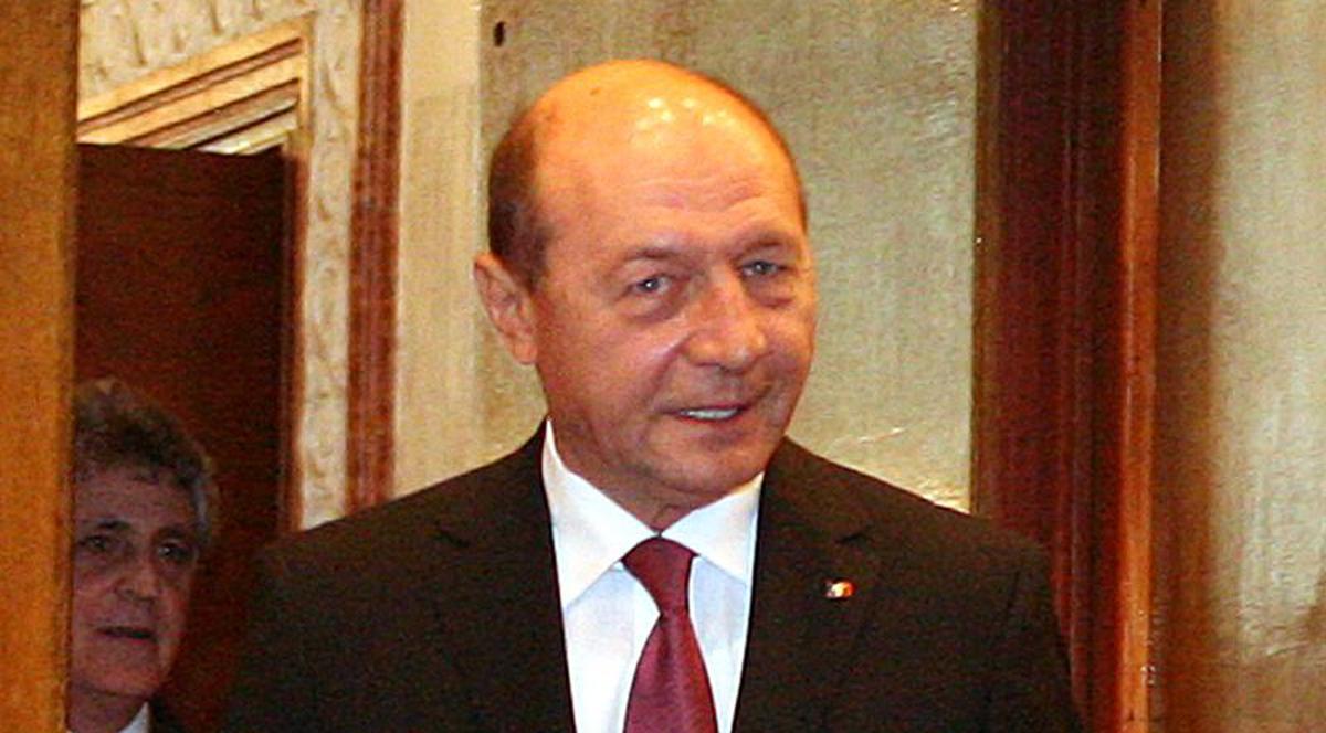 Traian Băsescu A PROMULGAT LEGEA CÂINILOR FĂRĂ STĂPÂN