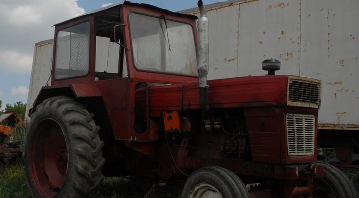 Tragedie! O fetiţă de trei ani a fost strivită sub roţile tractorului condus de bunicul ei