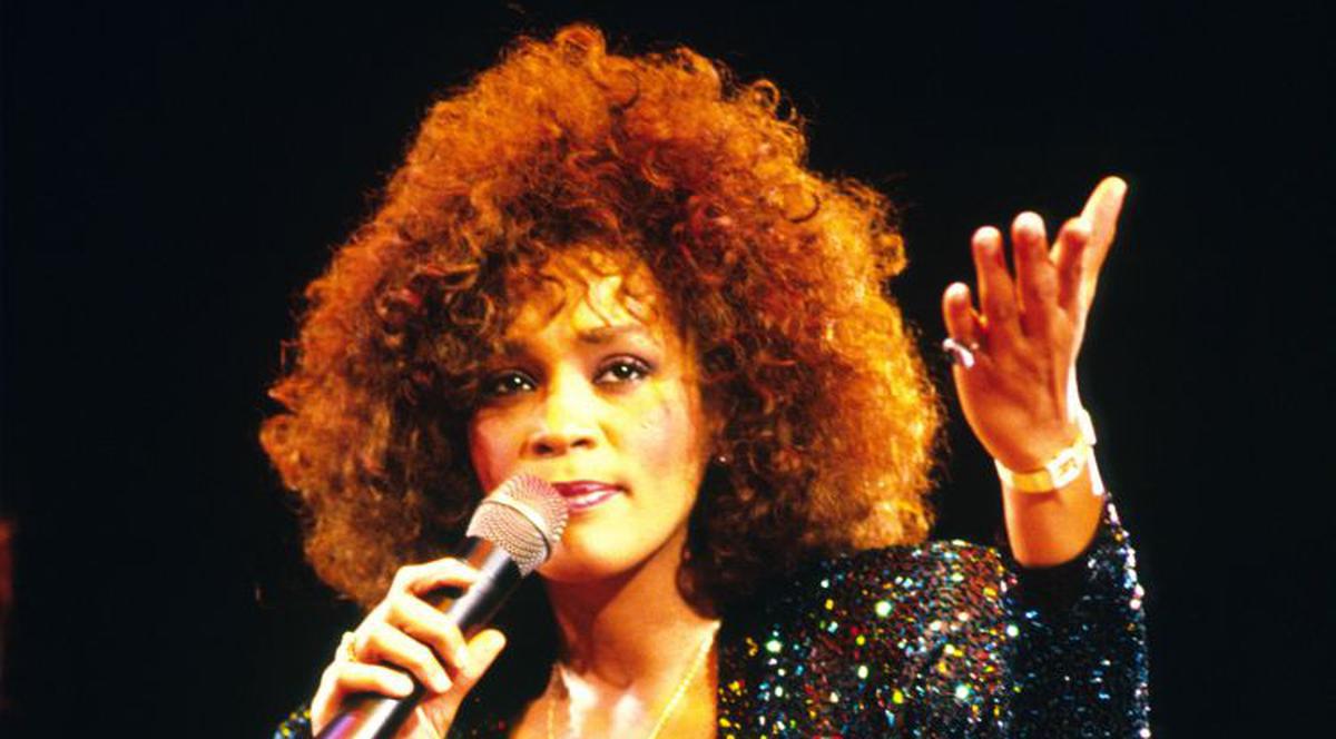 DETALIUL PERVERS care i-a scârbit pe FANI! CE A FĂCUT un POLIŢIST cu CADAVRUL lui WHITNEY HOUSTON!