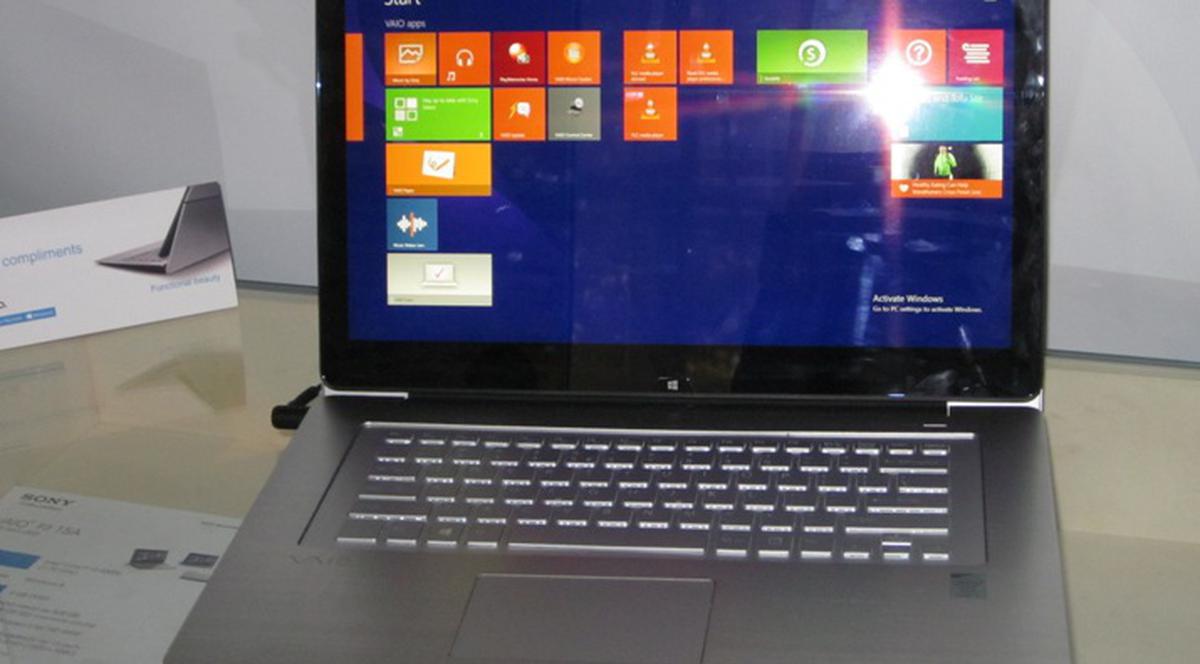 Laptopul 3 in 1, lansat în România. Vezi ce poate face şi cât costă!