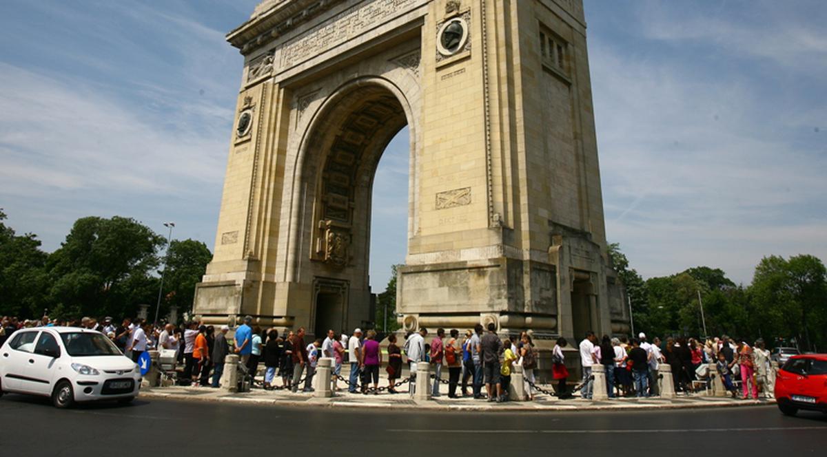 Hai să vizitaţi Arcul de triumf din Capitală!