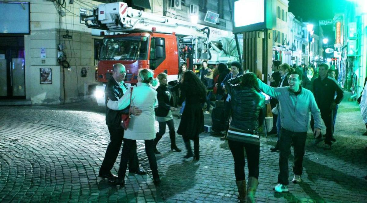 "Distracţie" cu pompieri în Centrul Vechi al Capitalei!