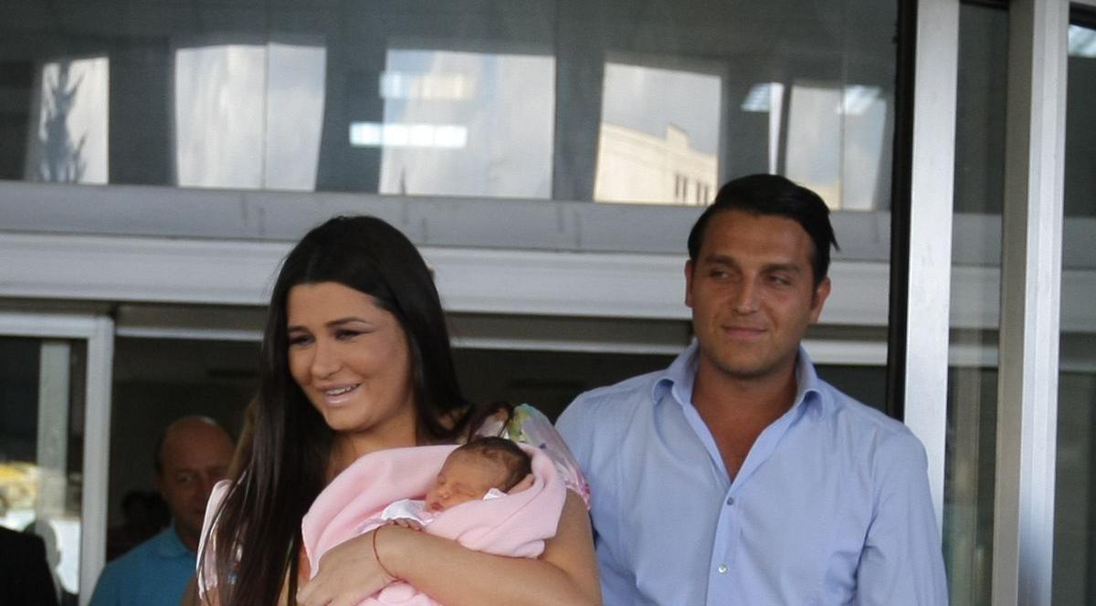 EXCLUSIV | Elena Băsescu şi-a botzat sâmbătă copila: "Fiica mea va avea trei naşi". Vezi despre cine e vorba!