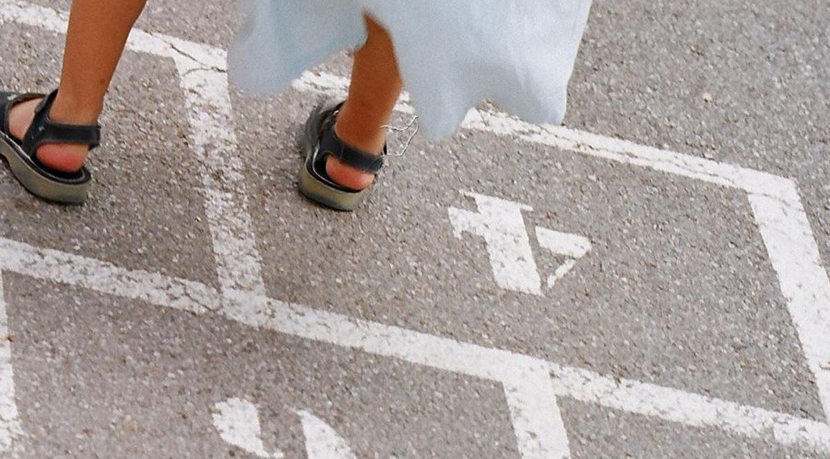 Fetiță bătută la grădiniță de educatoare