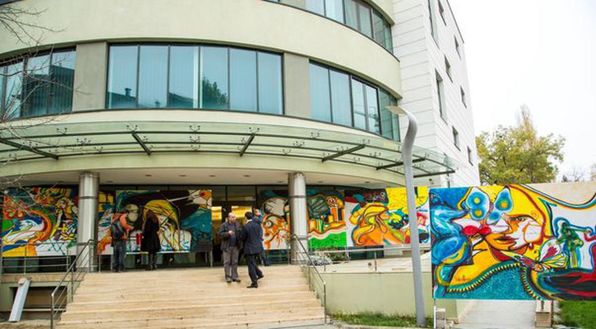 Lanţul omeniei: adulţi cu HIV ajută copiii născuţi din mame seropozitive