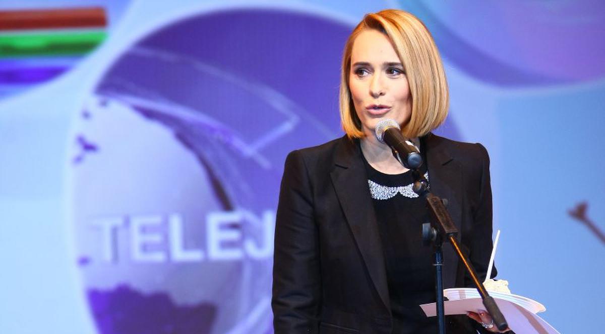 A COMIS-O DIN NOU! Andreea Esca, ŞTIRI CU SFÂRCURILE LA VEDERE
