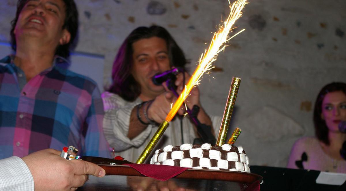 Eugen Mihăescu, de la "Krypton", şi-a sărbătorit ziua pe scenă 