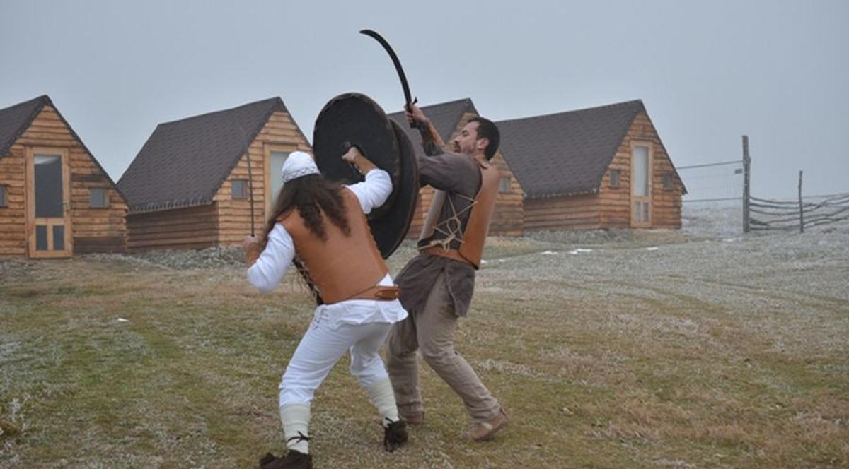 De Solstiţiu, câţiva tineri au reînviat tradiţiile dacice la Capidava! | FOTO