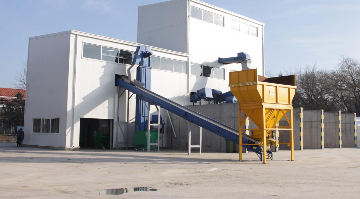 S-a deschis cea mai mare fabrică de reciclare a sticlei din România