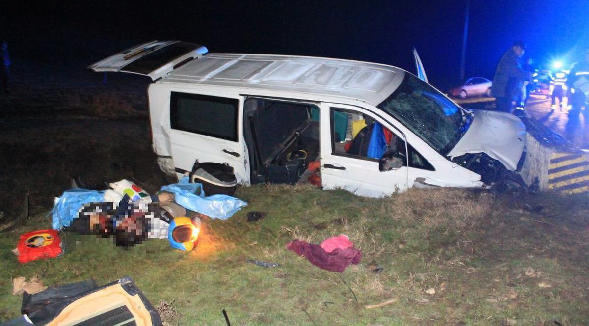 Accident cumplit la Vaslui: două persoane decedate şi alte patru în stare gravă | ATENŢIE, IMAGINI ŞOCANTE!