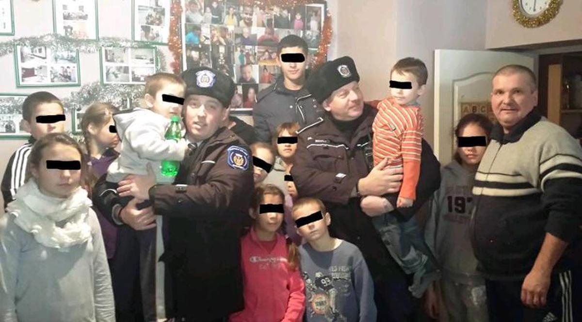 Poliţiştii locali ai Municipiului Bucureşti au făcut cadouri orfanilor