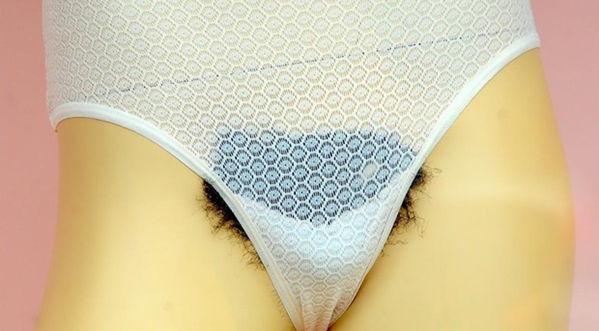 CU PĂRUL PUBIAN la VEDERE! UN MAGAZIN A ŞOCAT LUMEA prezentând CÂTEVA MANECHINE ... AŞA, ÎN LENJERIE INTIMĂ! FOTO