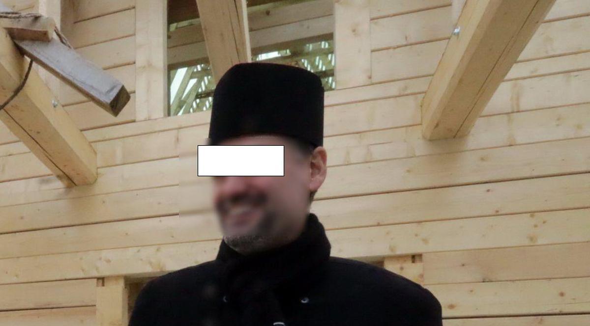 Hoţii au furat din casa preotului 10.000 de euro şi vinul de împărtăşanie