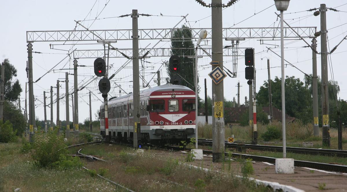 CAZ ŞOCANT la Galaţi! O bătrână şi-a uitat aparatul auditiv acasă şi a sfârşit călcată de tren!