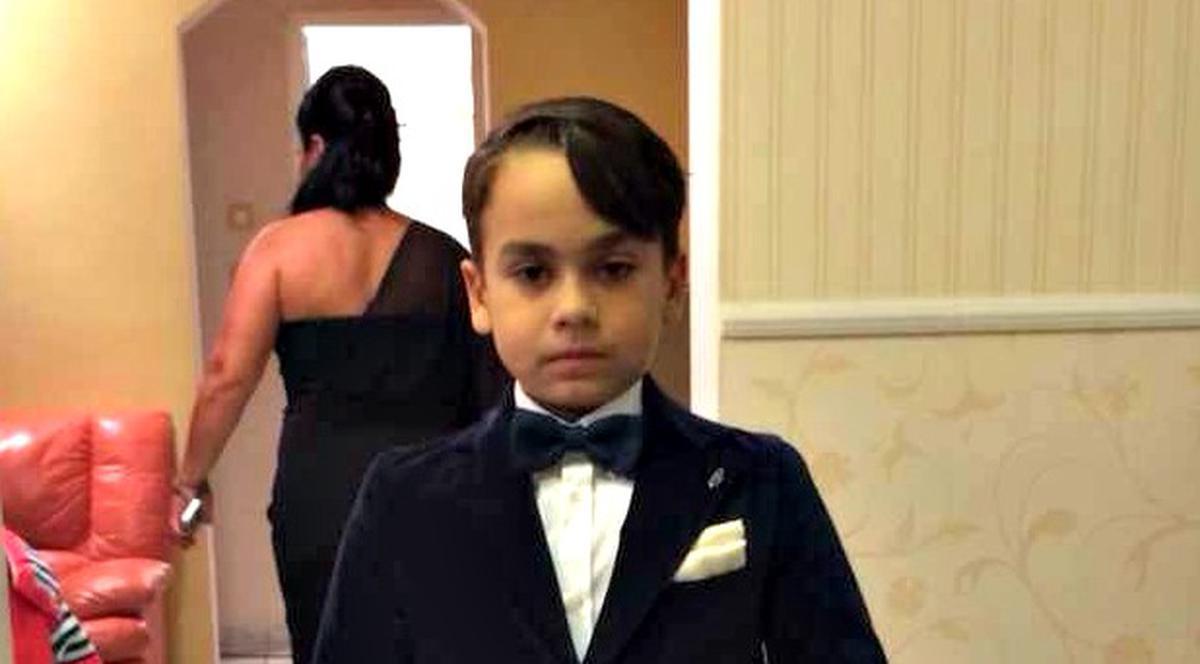 Ce mare a crescut şi ce mult îi seamănă ”moştenitorul” lui Adrian Minune!